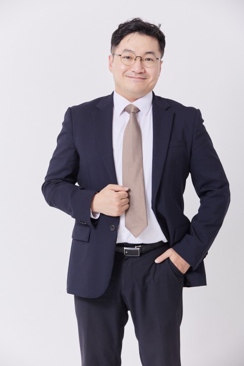 변호사 사진입니다.